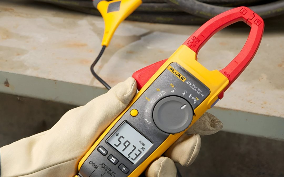 Pinza Voltiamperimétrica con Termómetro: precisión que se siente