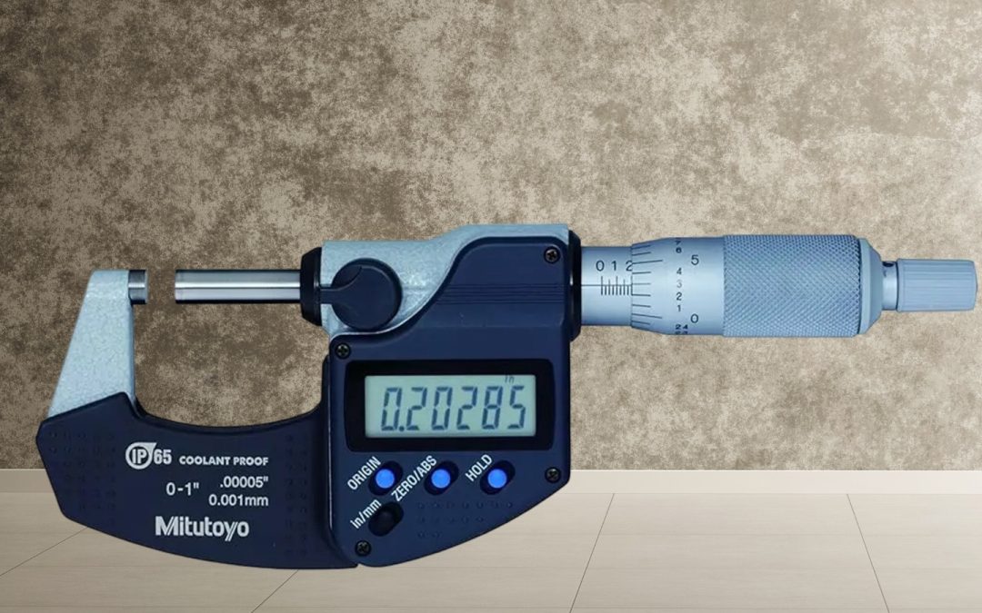 Calibrador ultrasónico de mano: precisión portátil para la industria